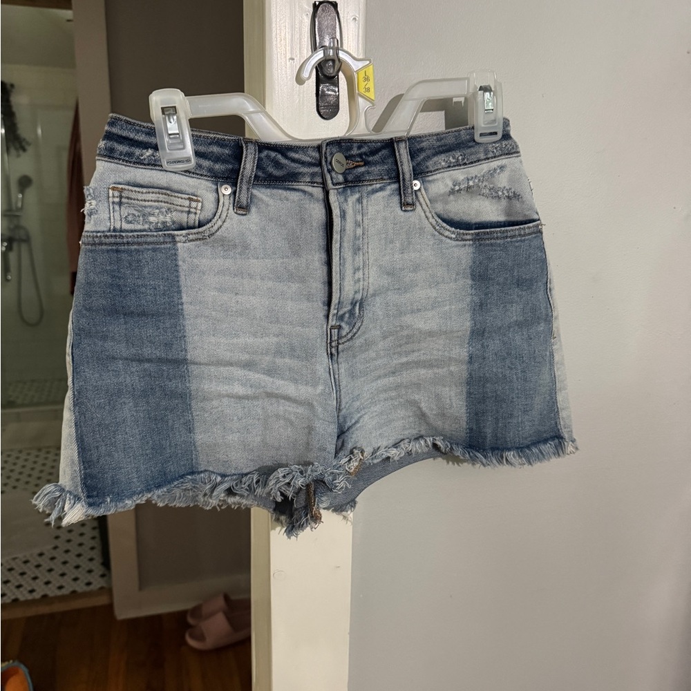 Two-Tone Frayed Hem Jean Shorts